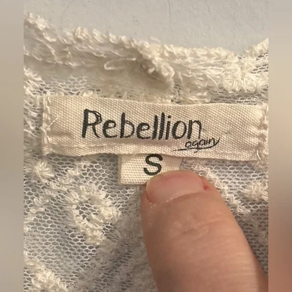 Rebellion Again Lacy Duster/Kimono in Cream - Picture 4 of 5